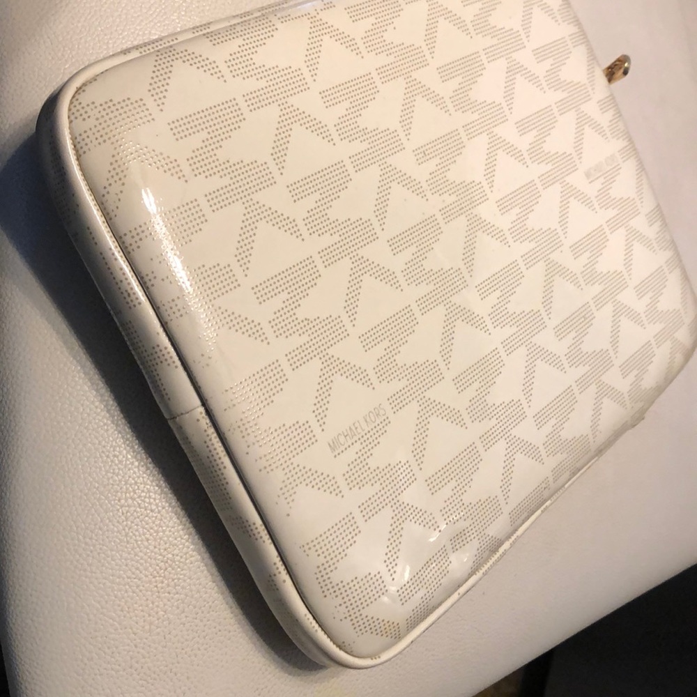 Authentic Michael Kors iPad case - Picture 6 of 8
